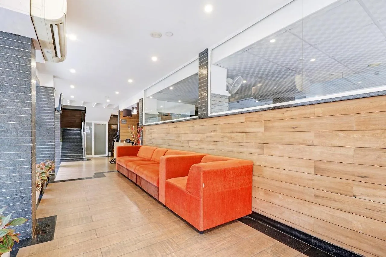 Отель Oyo Townhouse 595 Majestic Inn Коччи