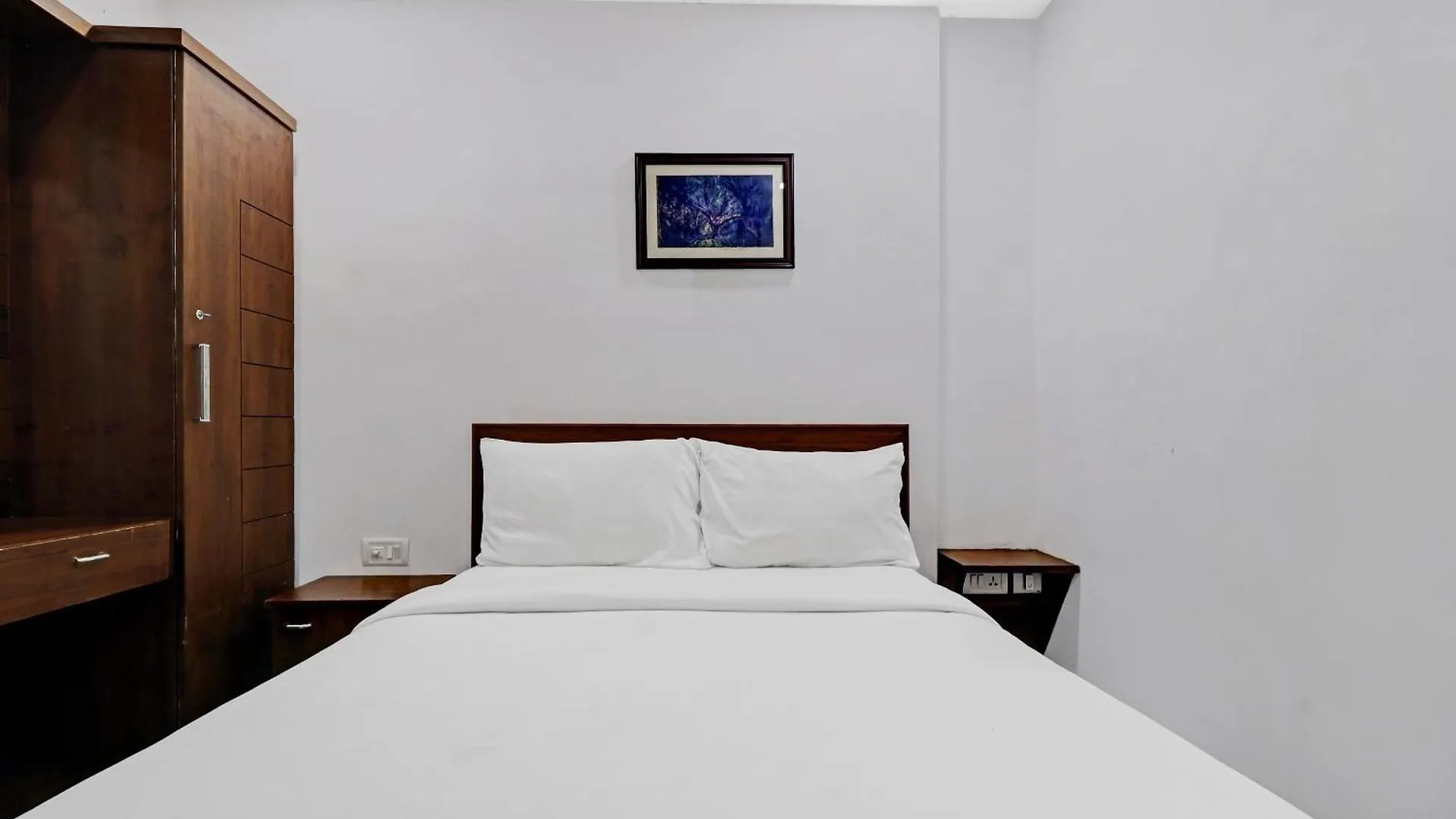 Oyo Townhouse 595 Majestic Inn Коччи Отель