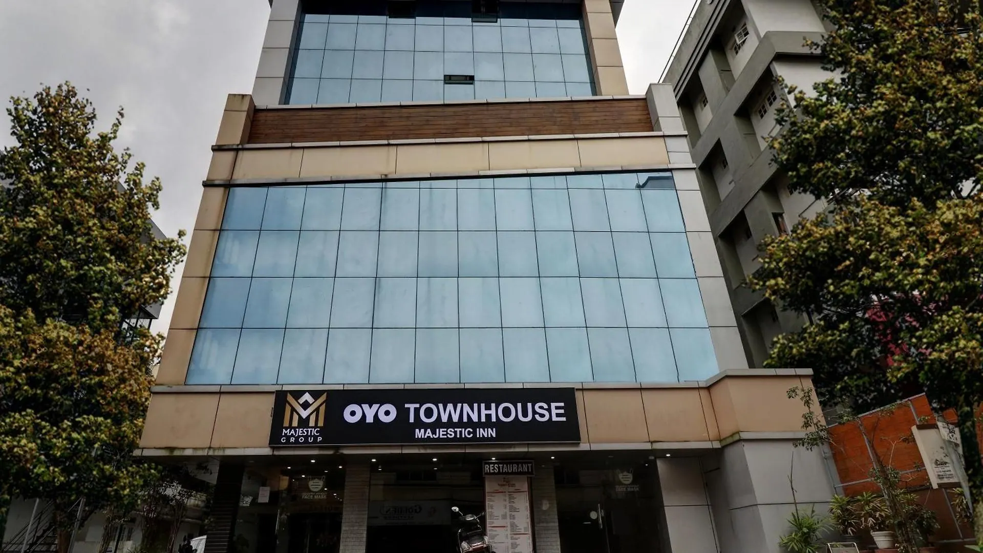 Oyo Townhouse 595 Majestic Inn Коччи
