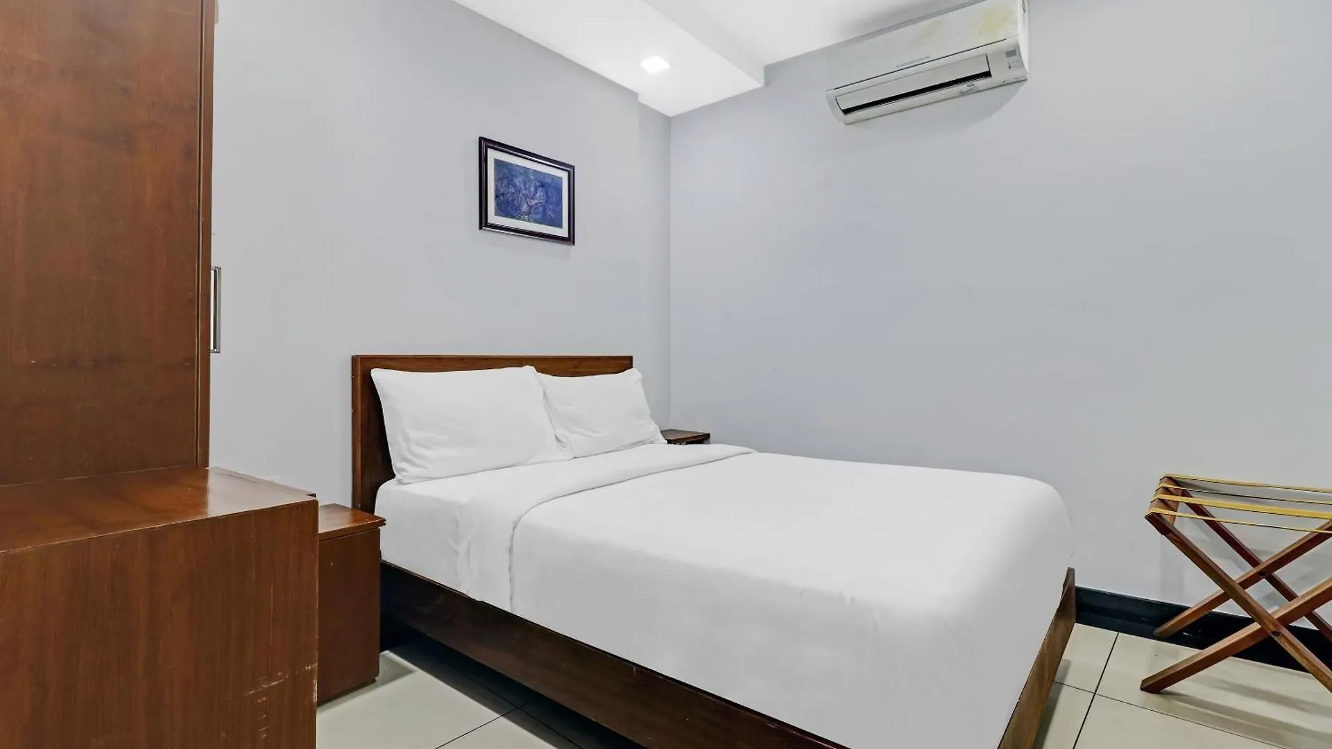 Oyo Townhouse 595 Majestic Inn Kochi Hotel